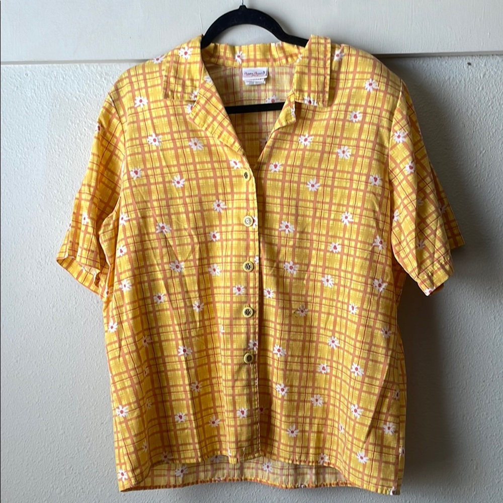 Vintage Bobbie Brooks daisy printed yellow short sleeve button down